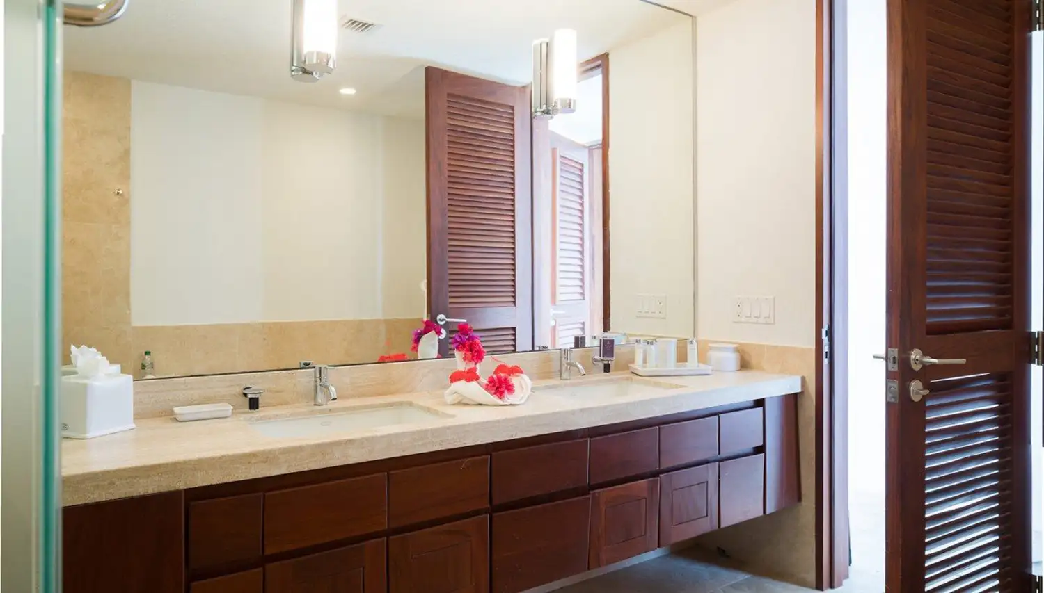 Champagne Shores Oceanfront Villa photo 29